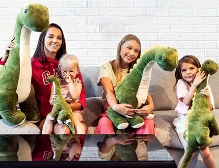 Grands dinosaures en peluche