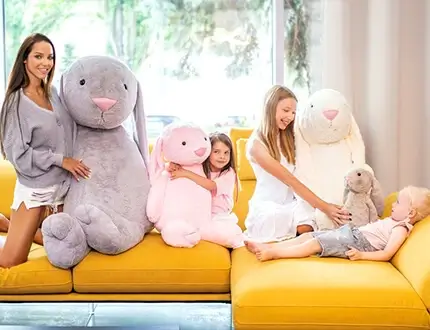 Grands lapins en peluche
