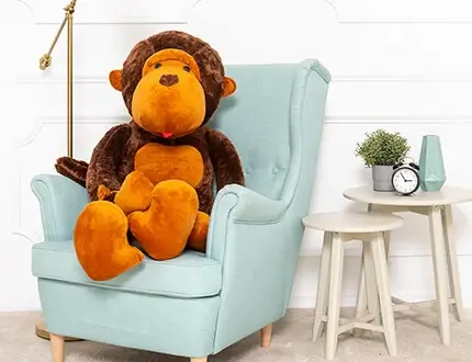 Grands singes en peluche